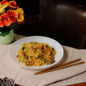 RYŻ SMAŻONY Z WOŁOWINĄ